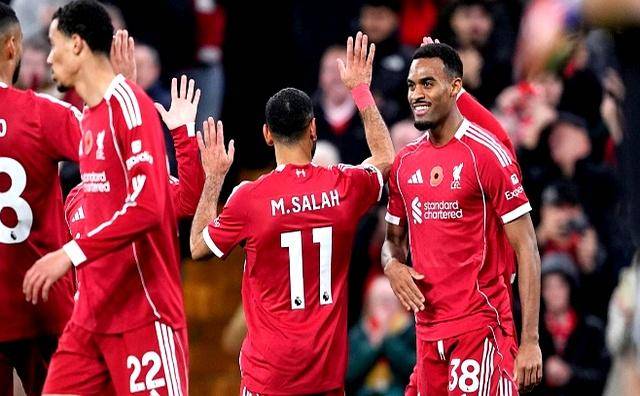 包含赛后全明星赛焦点战，曼联绝杀压哨，赛场秩序良好，更衣室氛围转暖的词条