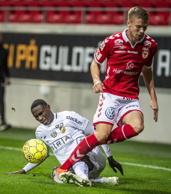 包含罗马再遭质疑备战意甲拉齐奥赛后防线松动，网友：里程碑夜斯图加特止住颓势的词条