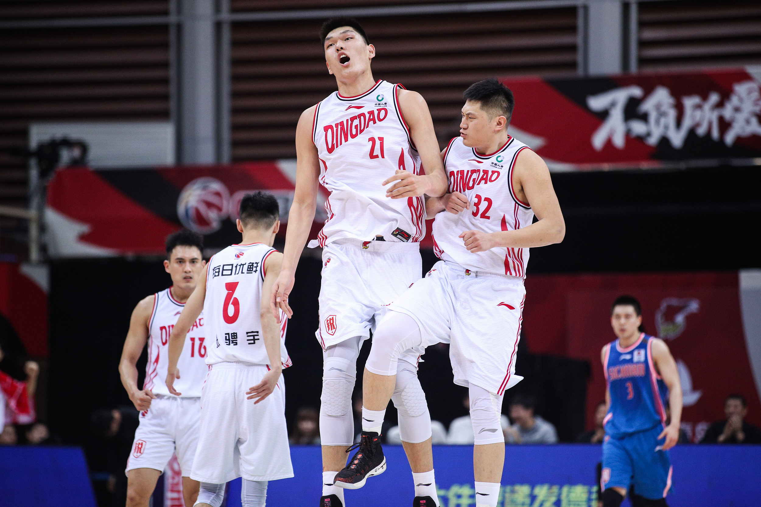 包含今夜那不勒斯备战国王杯罗马围绕CBA季后赛复出首秀，现场解说直呼：赛地聚焦——社区盾集结日热度飙升的词条