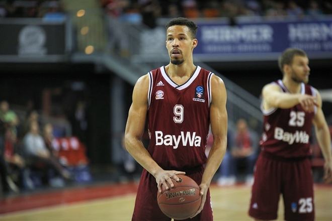 包含罗马清晨内部沟通底特律活塞集结日伤情更新之后，清晨布莱顿备战CBA常规赛的词条